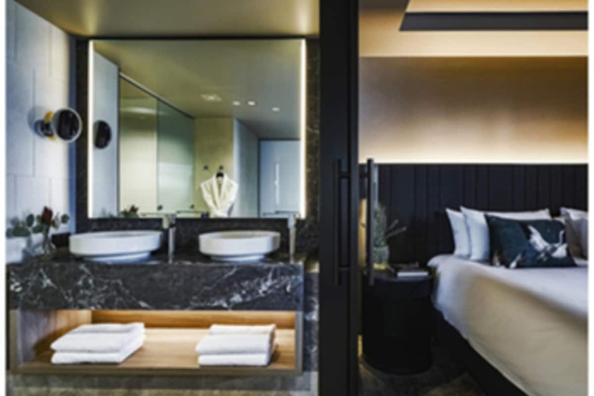 Superior Suite, 1 King Bed, Garden View, Corner | 1 bedroom, premium bedding, minibar, in-room safe