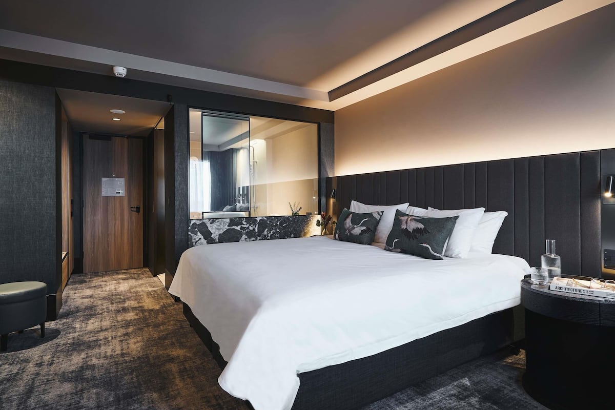 Superior Room (High Floor) | 1 bedroom, premium bedding, minibar, in-room safe