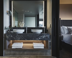 Superior Suite, 1 King Bed, Garden View, Corner | Bathroom | Shower, designer toiletries, hair dryer, bathrobes