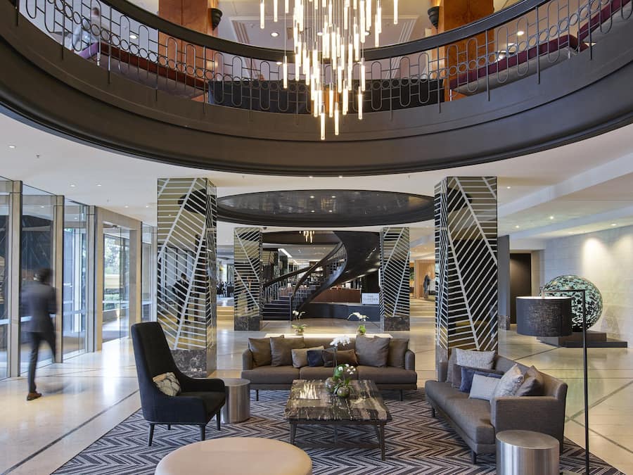 Con vista al jardín, se sirven almuerzos, cenas y happy hour