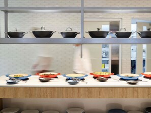 Breakfast and dinner served - Pullman Melbourne on the Park (East Melbourne)