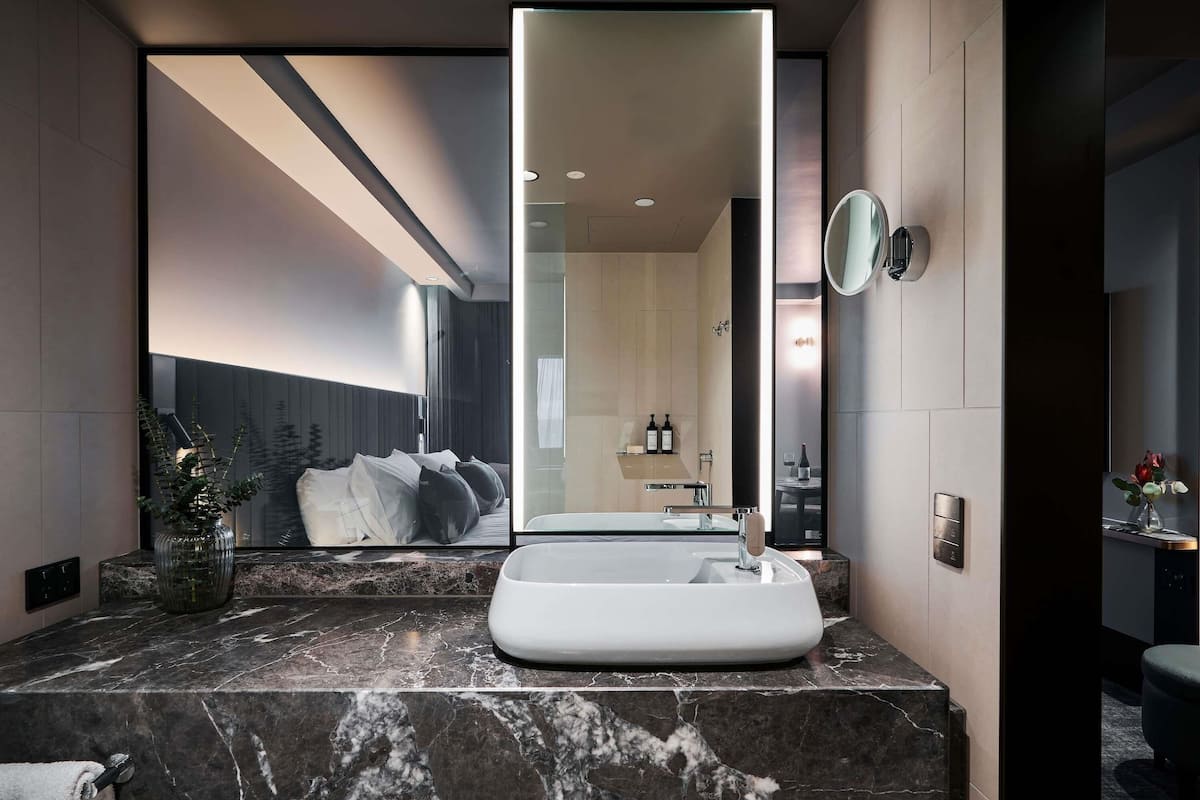 1 bedroom, premium bedding, minibar, in-room safe