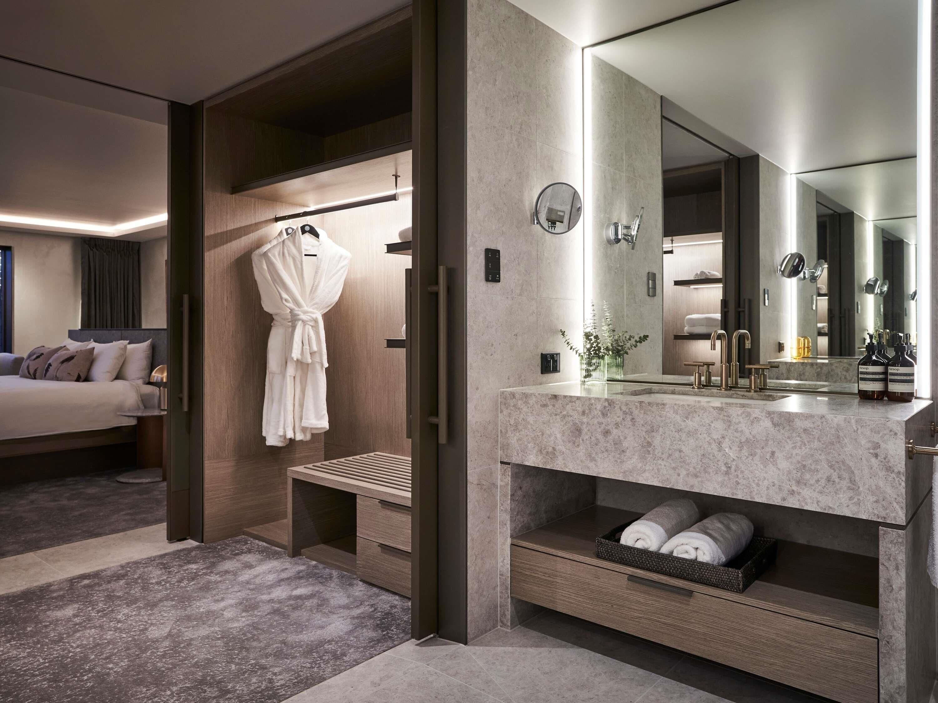 Executive Villa, 1 King Bed, Club lounge access (William Clarke Sky)