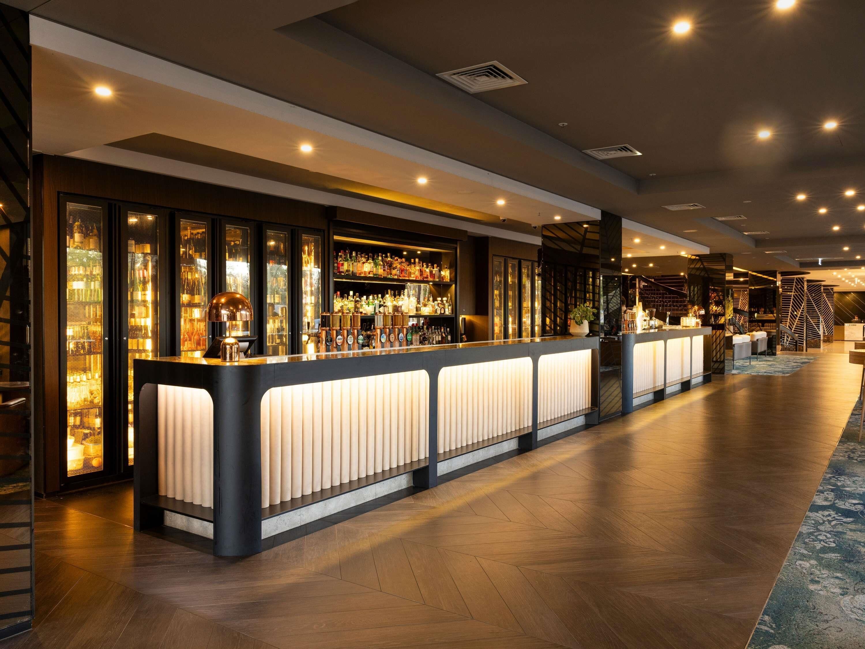 Garden views, serves lunch, dinner and happy hour