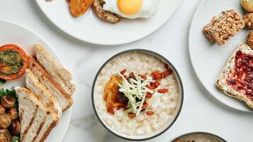 Desayuno buffet todos los días (con cargo)