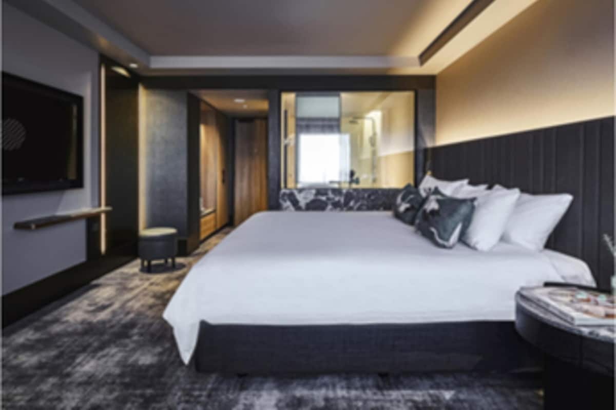 1 bedroom, premium bedding, minibar, in-room safe