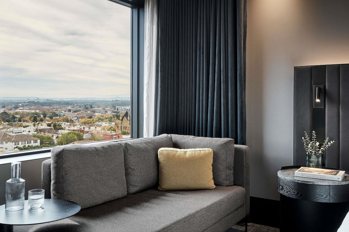 Habitación superior | Ropa de cama de alta calidad, camas con pillow-top y minibar