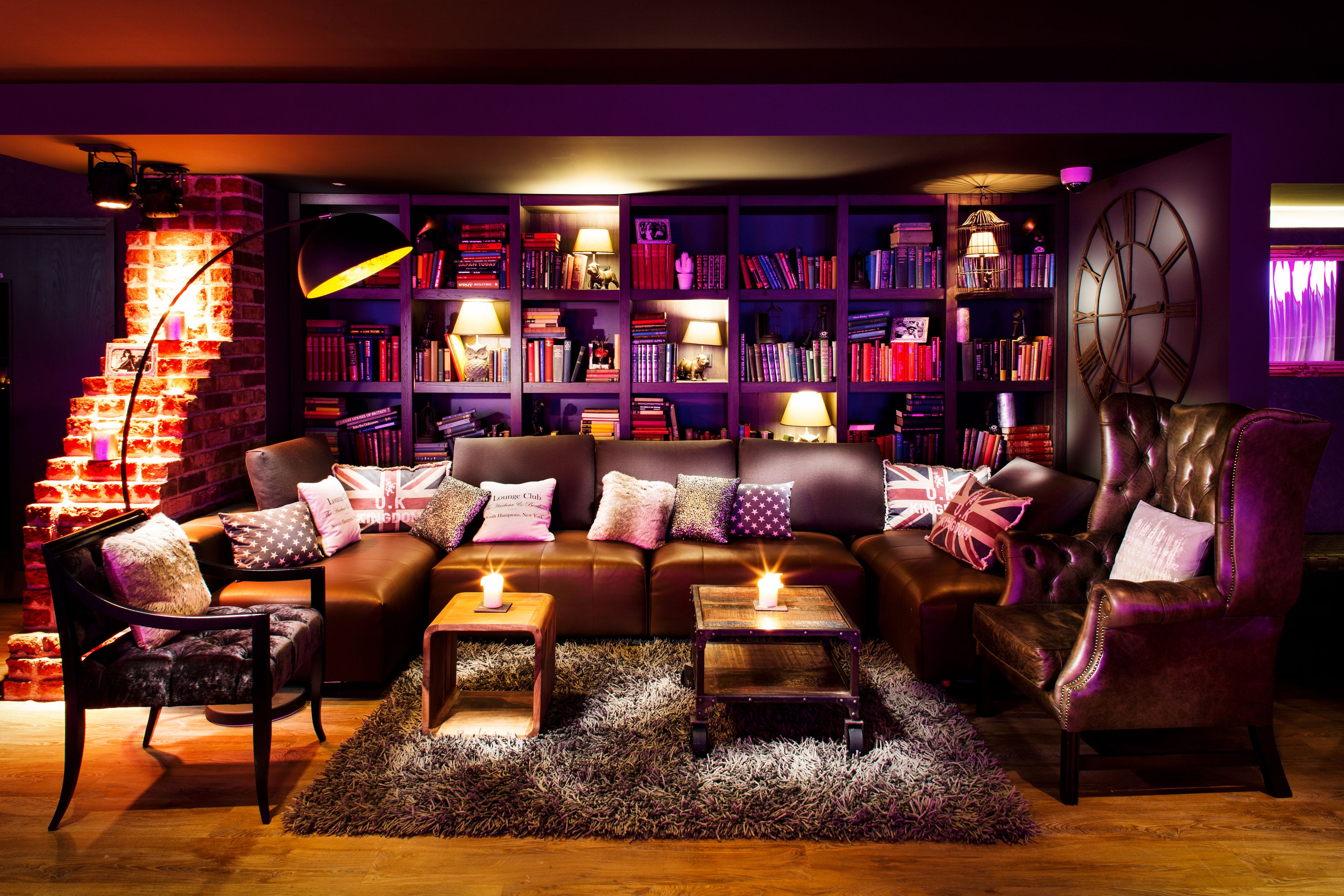 serves lunch and dinner