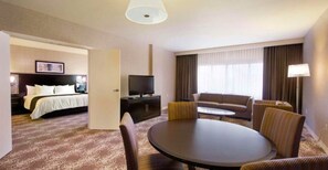 In-room safe, blackout drapes, iron/ironing board - DoubleTree by Hilton Hotel Binghamton (Binghamton)