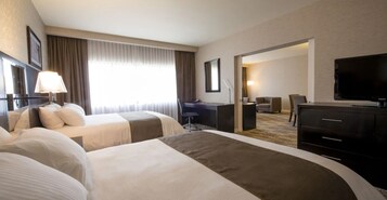 Cofres nos quartos, cortinas blackout, ferros/tábuas de passar roupa