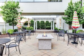 Terrace/patio - DoubleTree by Hilton Hotel Binghamton (Binghamton)