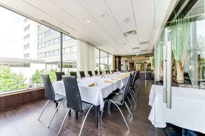 Breakfast, lunch and dinner served - DoubleTree by Hilton Hotel Binghamton (Binghamton)