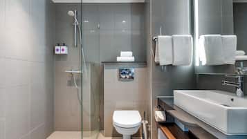 Ensemble douche/baignoire, sĂšche-cheveux, serviettes fournies