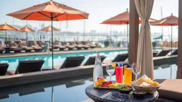 Outdoor pool, sun loungers