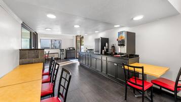 Free daily buffet breakfast