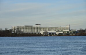 In-room safe, desk, blackout drapes, iron/ironing board - Radisson Hotel Niagara Falls-Grand Island (Grand Island)