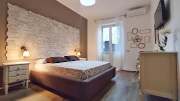 Desk, iron/ironing board, free WiFi, bed sheets