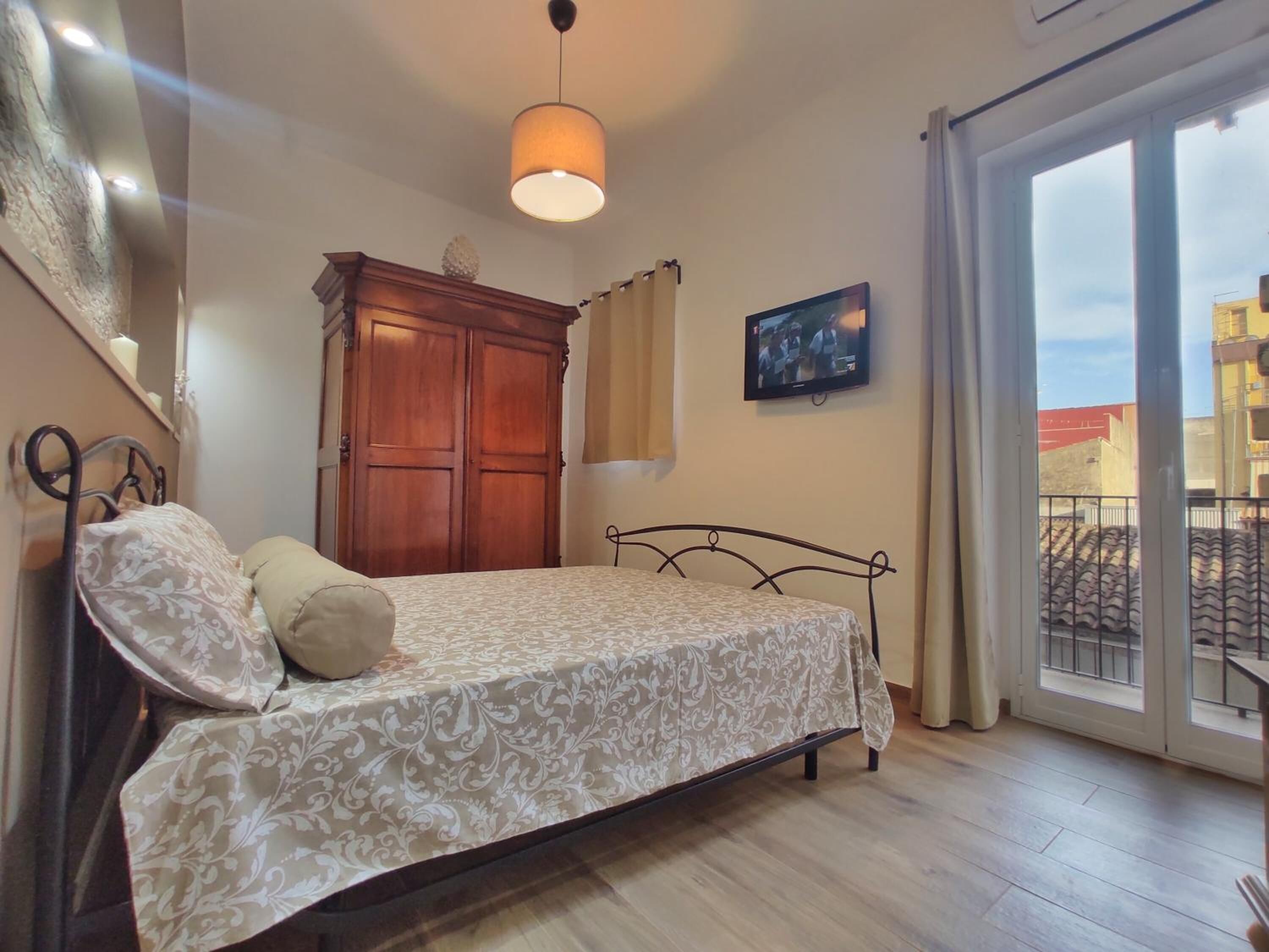 Desk, iron/ironing board, free WiFi, bed sheets