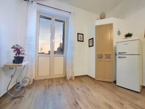 Fridge, coffee/tea maker, electric kettle, toaster