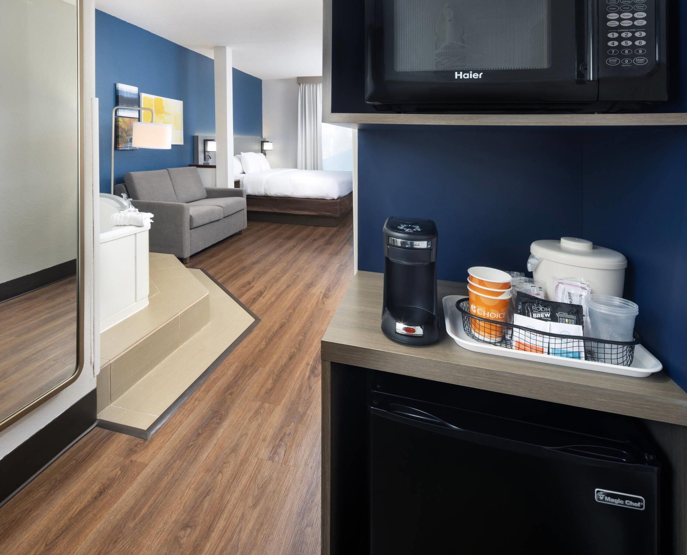 1 bedroom, Egyptian cotton sheets, premium bedding, pillowtop beds