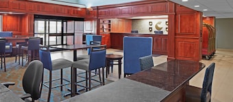 Comfort Suites Outlet Center