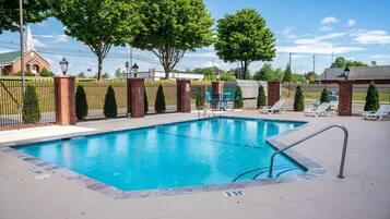 Seasonal outdoor pool, open 10:00 AM to 10:00 PM, pool umbrellas