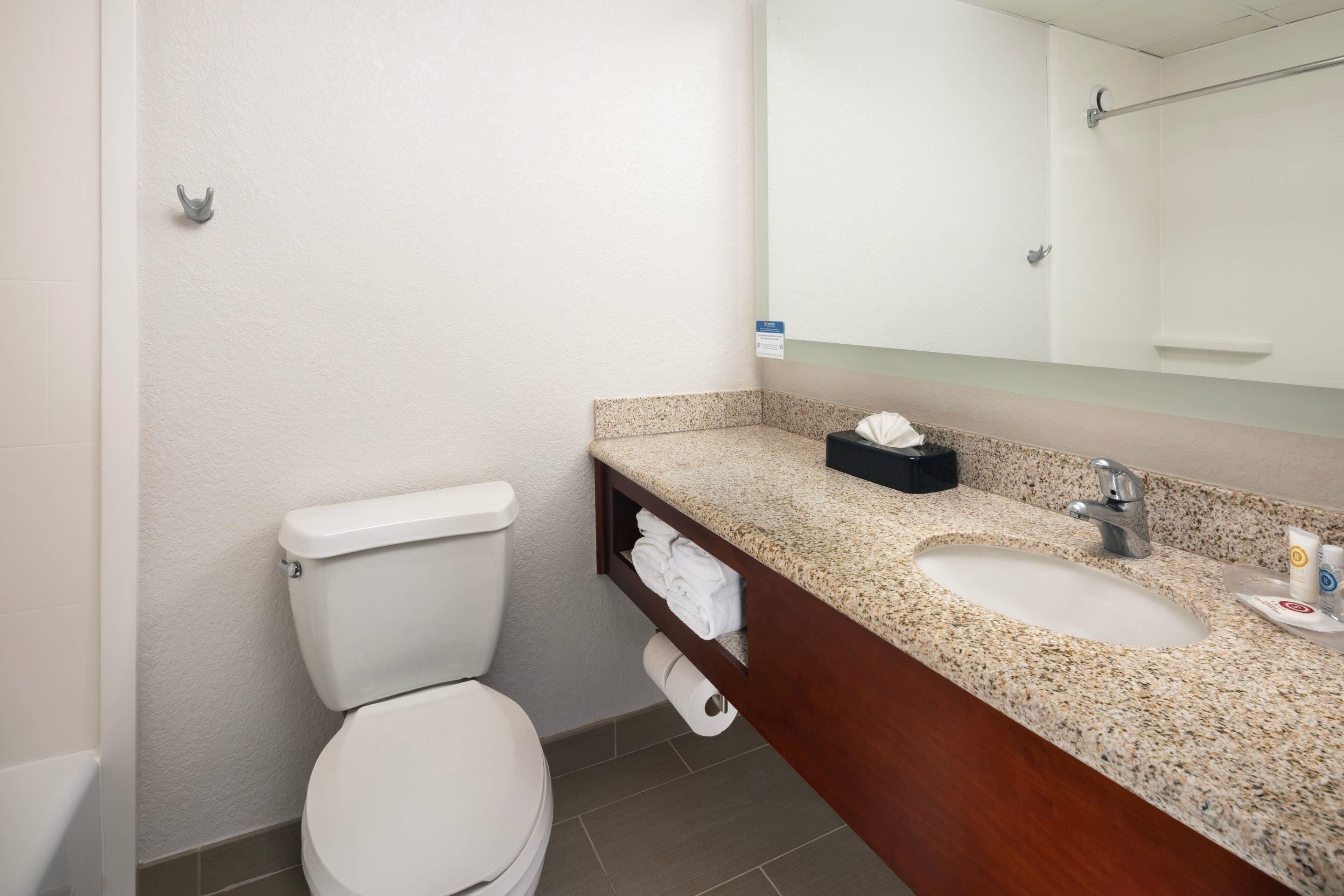 1 bedroom, egyptian cotton sheets, premium bedding, pillow-top beds