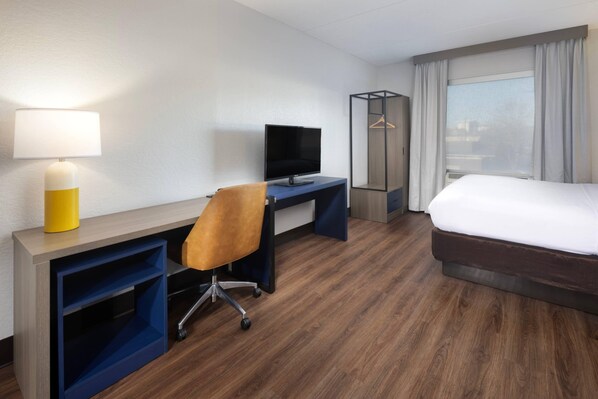 Suite, 1 cama King size y sofá cama, con acceso para personas discapacitadas (Roll-In Shower) | 1 habitación, sábanas de algodón egipcio y ropa de cama de alta calidad 