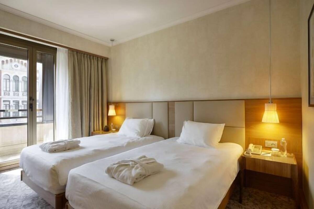 Ropa de cama hipoalergénica, cubrecamas y minibar