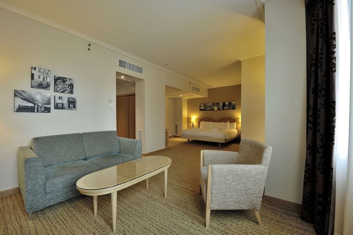 Junior Suite, 1 King Bed | Living area | 40-inch TV with satellite channels