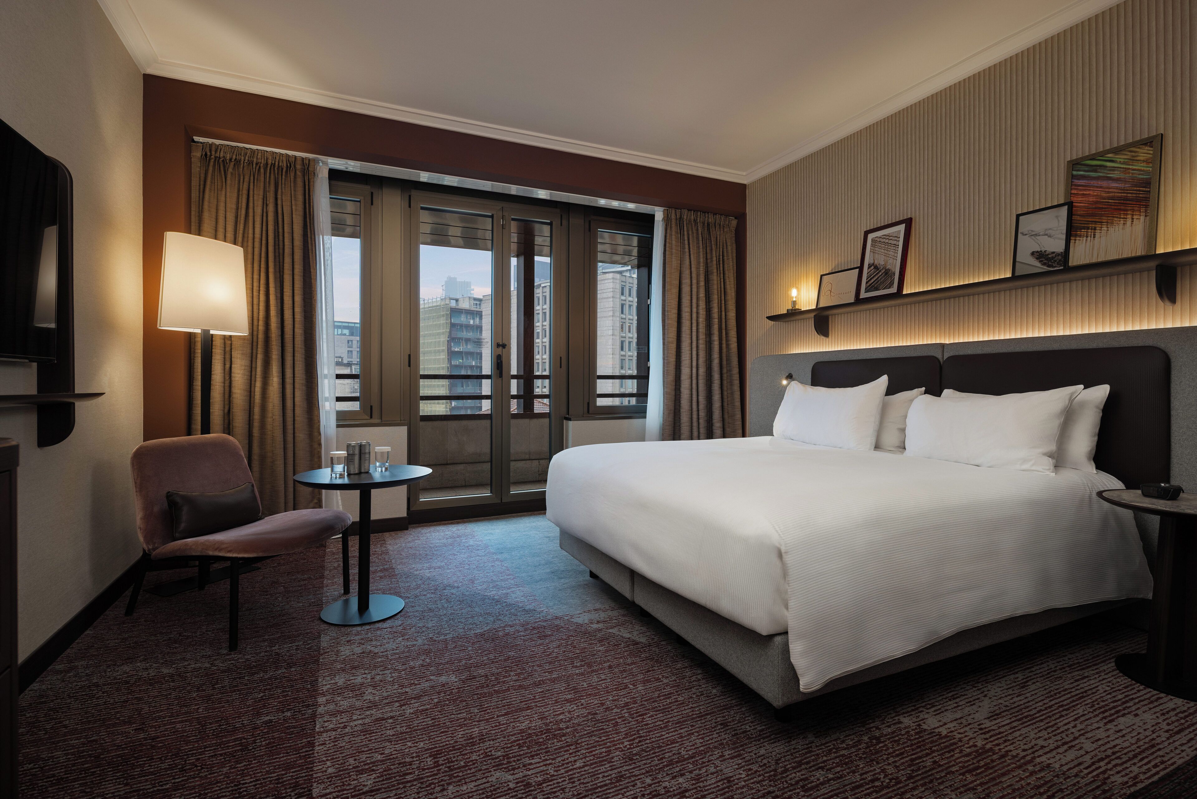 Ropa de cama hipoalergénica, cubrecamas y minibar 