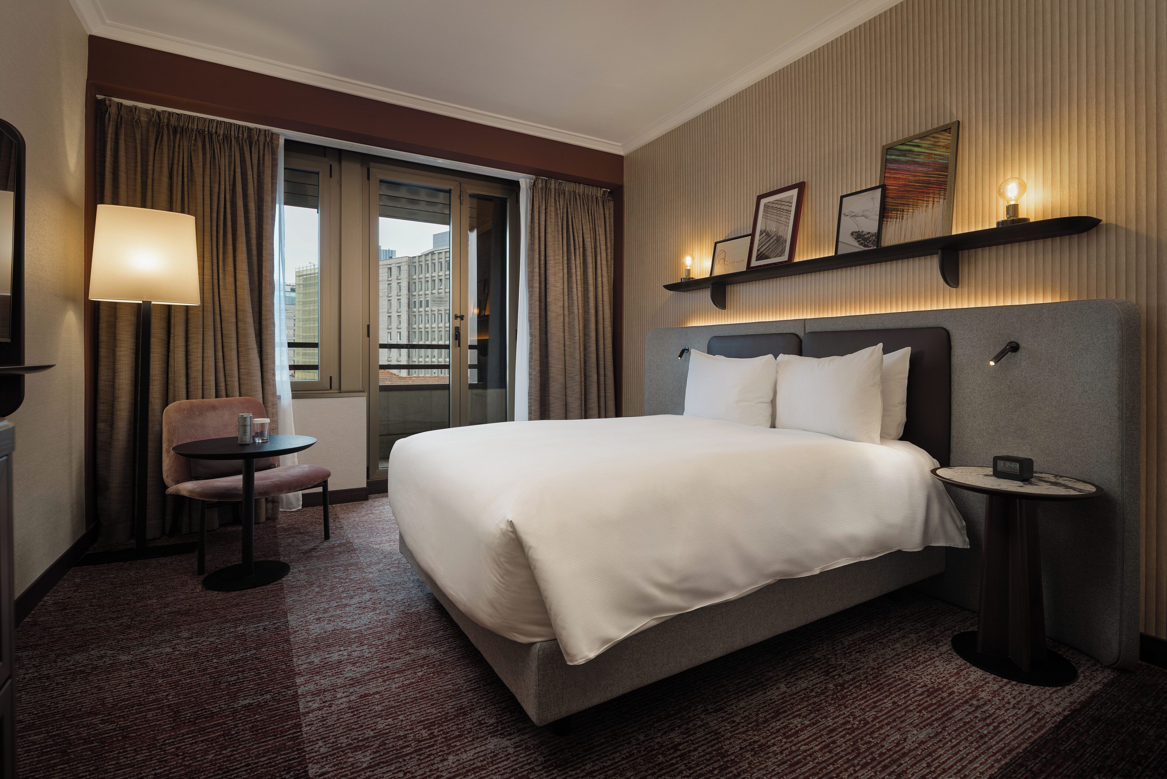 Ropa de cama hipoalergénica, cubrecamas y minibar 