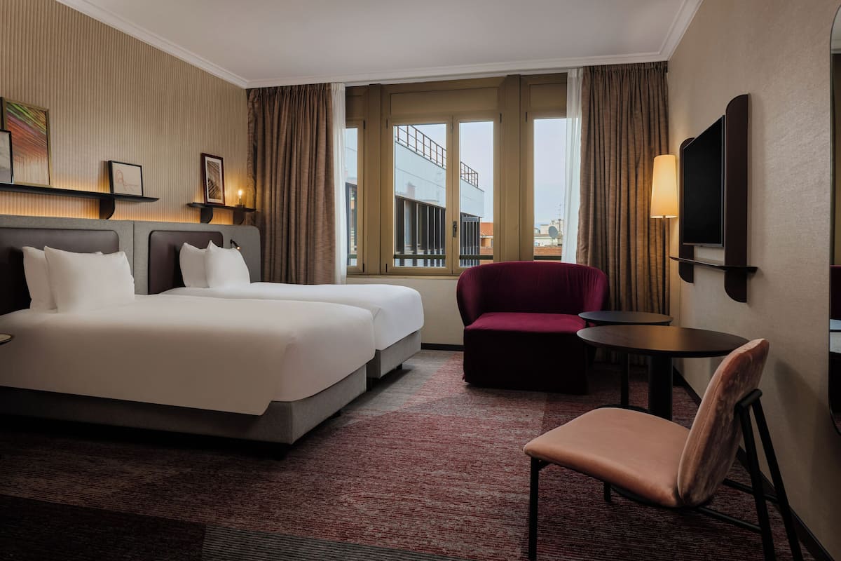 Hypo-allergenic bedding, down comforters, minibar, in-room safe