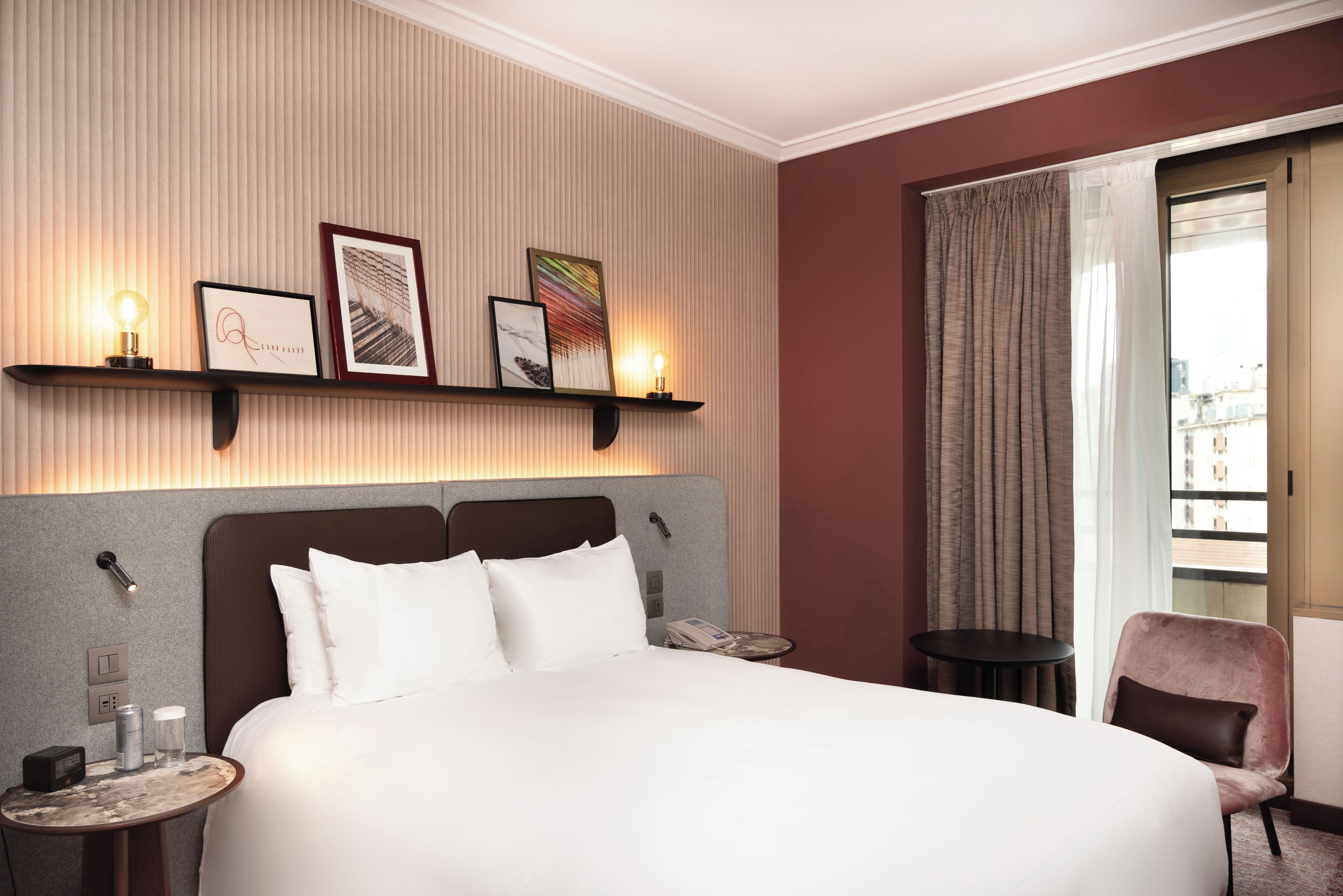 Ropa de cama hipoalergénica, cubrecamas y minibar 