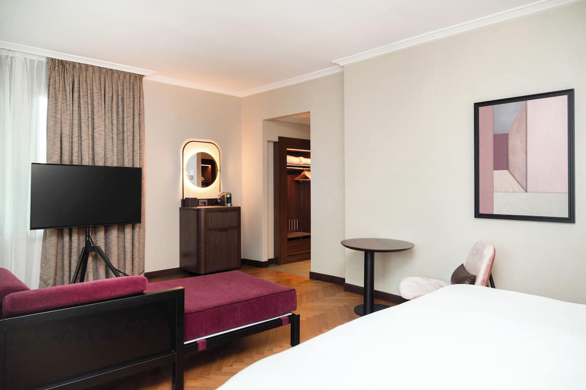 Hypo-allergenic bedding, down duvets, minibar, in-room safe