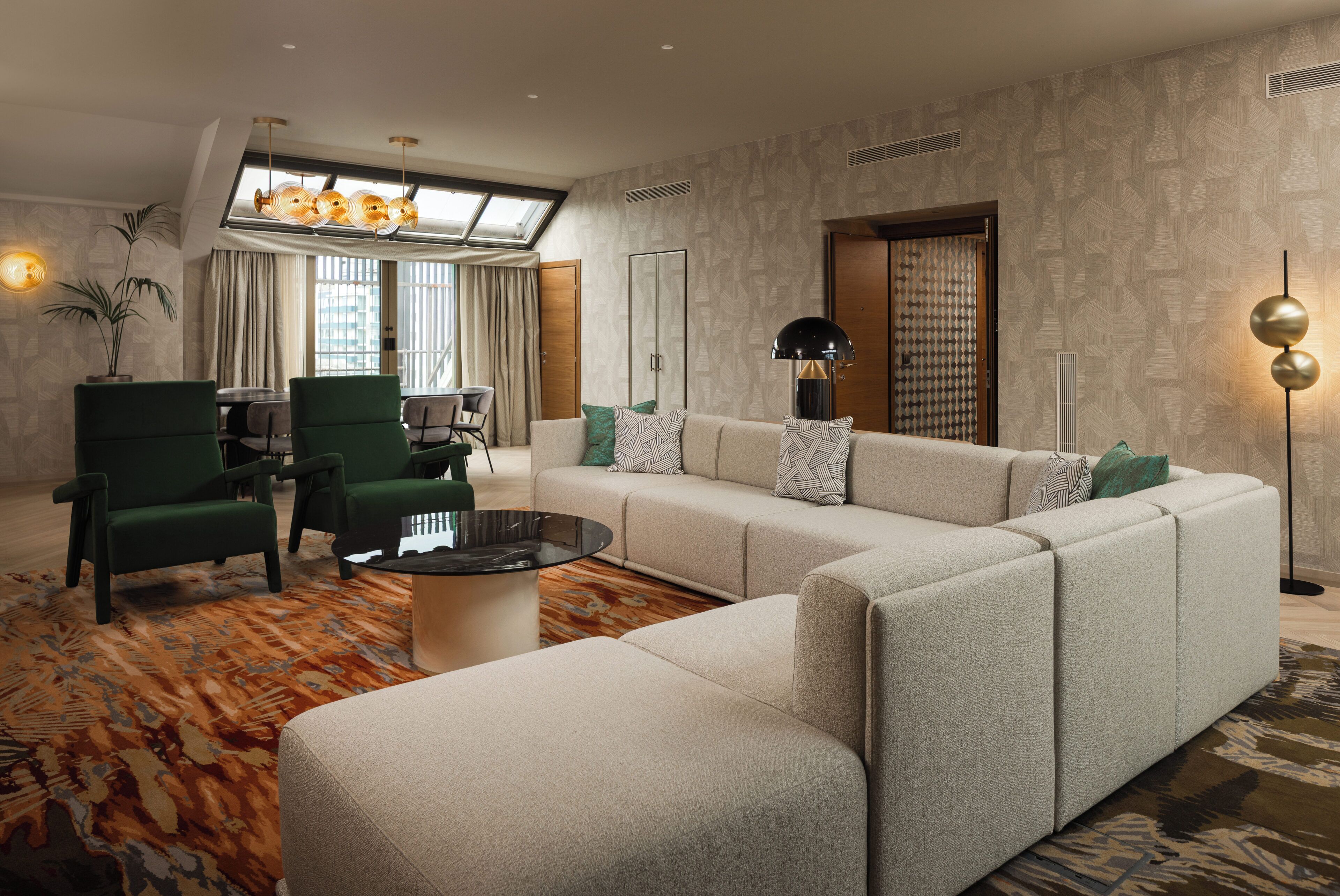 Presidential Σουίτα | Περιοχή καθιστικού | Τηλεόραση 40 ιντσών με δορυφορικά κανάλια