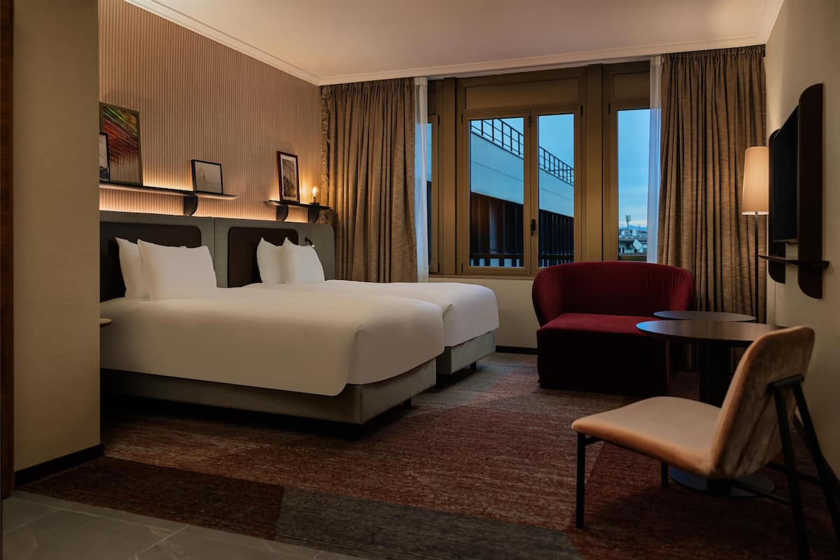 Hypo-allergenic bedding, down comforters, minibar, in-room safe