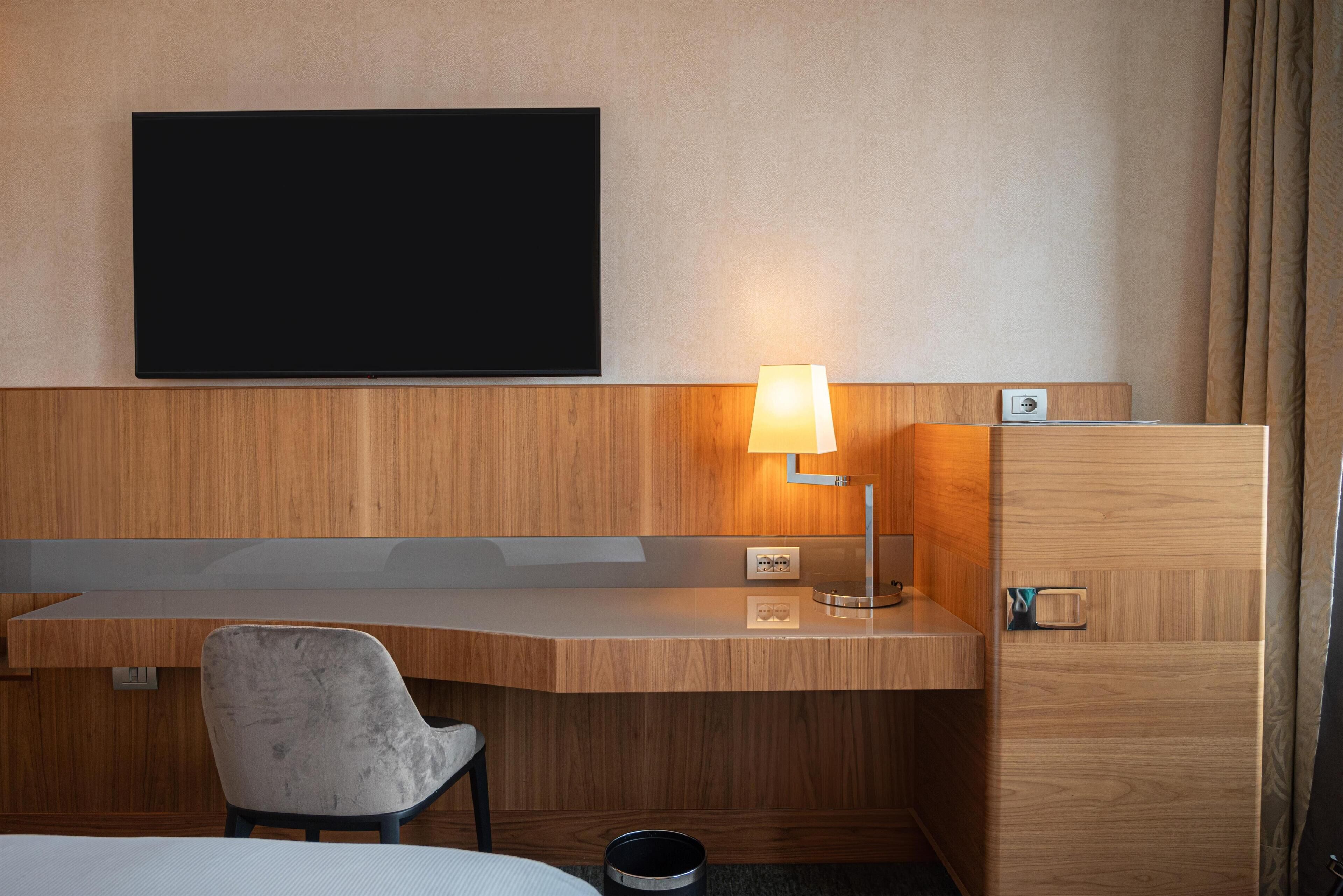 Hypo-allergenic bedding, down duvets, minibar, in-room safe