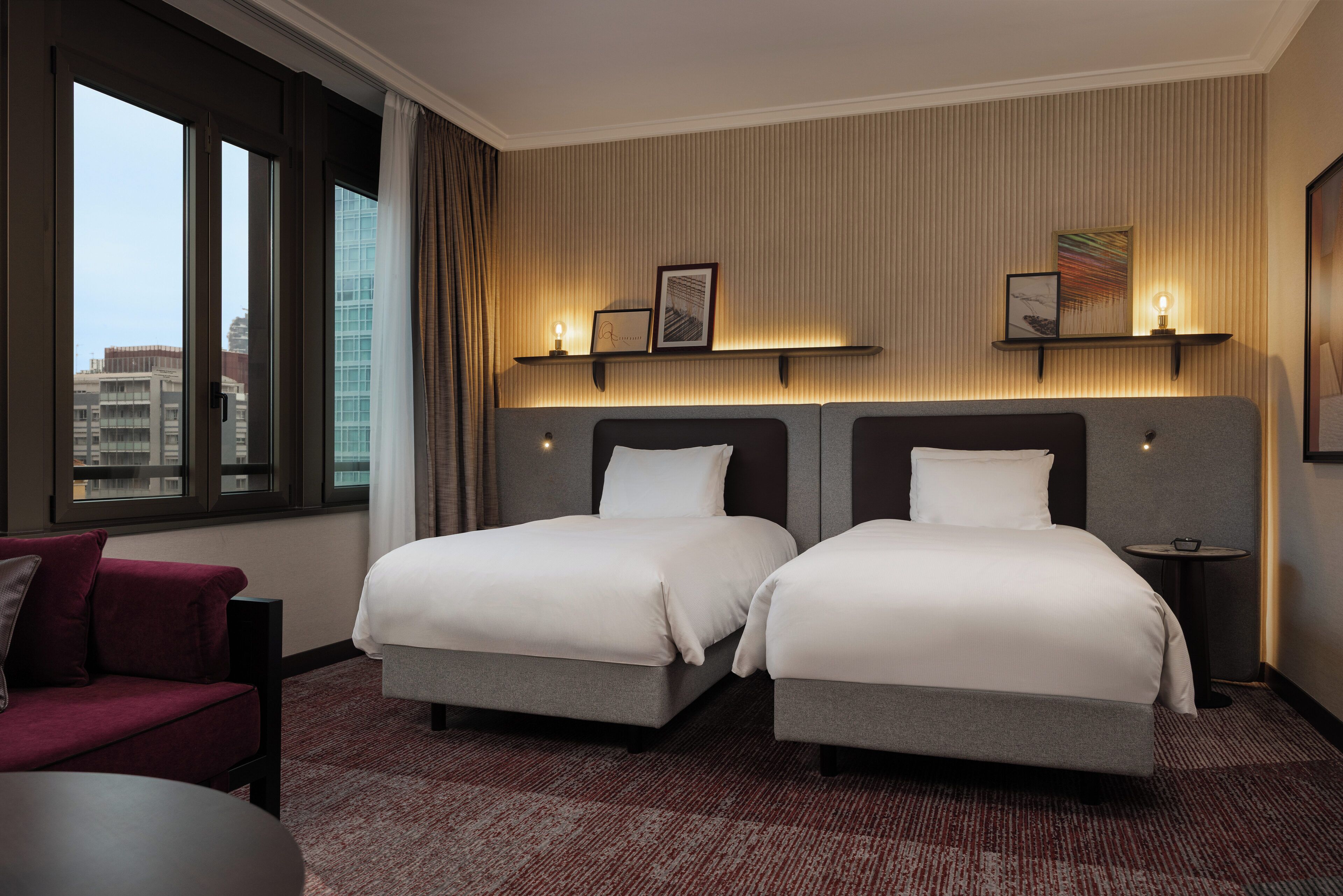 Executive Room, 2 Twin Beds (Grand) | Bathroom | Combined shower/tub, free toiletries, hair dryer, slippers