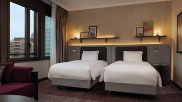 Executive Room, 2 Twin Beds (Grand) | Bathroom | Combined shower/tub, free toiletries, hair dryer, slippers
