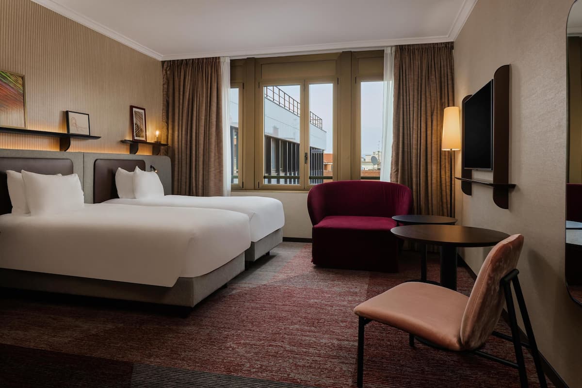 Hypo-allergenic bedding, down duvets, minibar, in-room safe