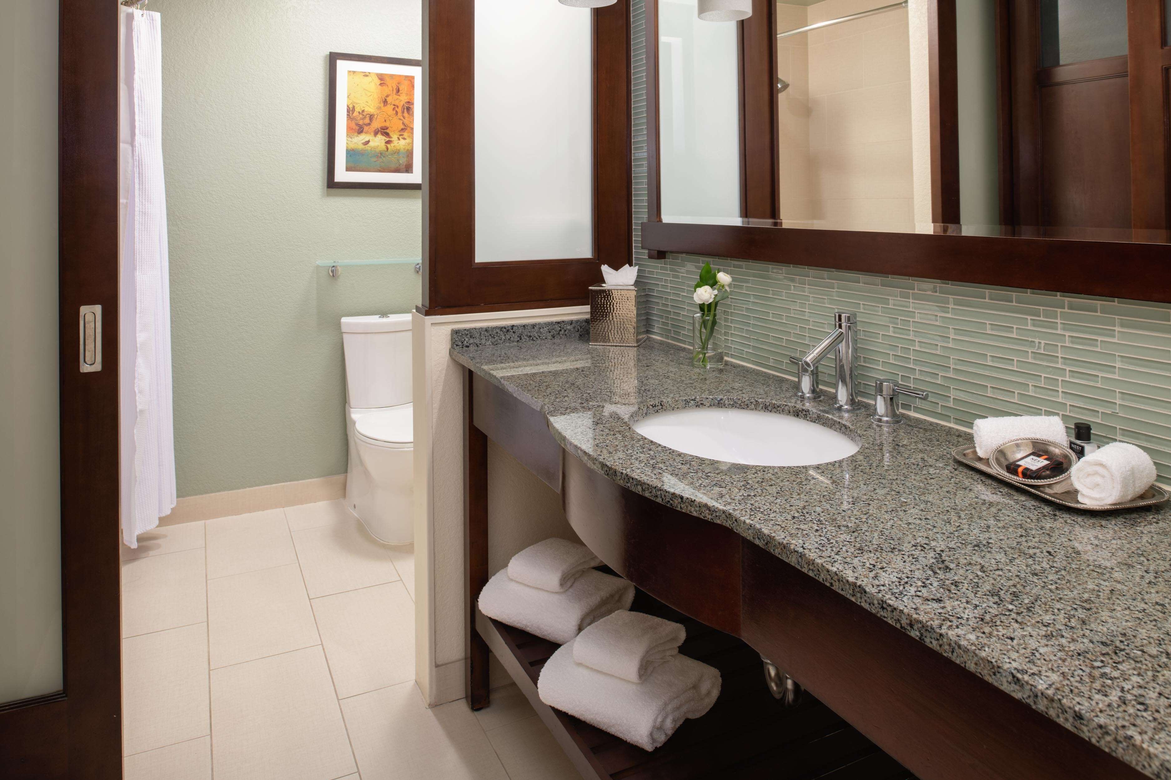 1 bedroom, premium bedding, in-room safe, desk