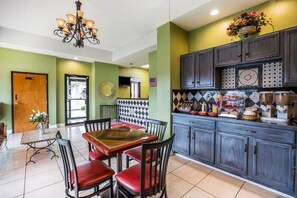 Breakfast area