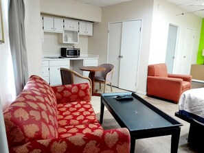 Executive Studio Suite | Private kitchen | Fridge, microwave, coffee/tea maker - Budgetel Inn & Suites (Augusta)