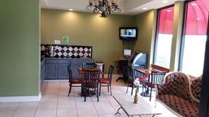 Breakfast area - Budgetel Inn & Suites (Augusta)