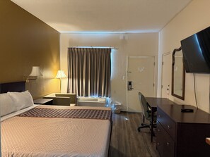 Free WiFi, bed sheets - Budgetel Inn & Suites (Augusta)