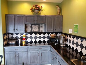 Fridge, microwave, coffee/tea maker - Budgetel Inn & Suites (Augusta)