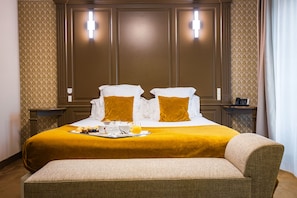 Junior Suite | Hypo-allergenic bedding, in-room safe, desk, blackout curtains