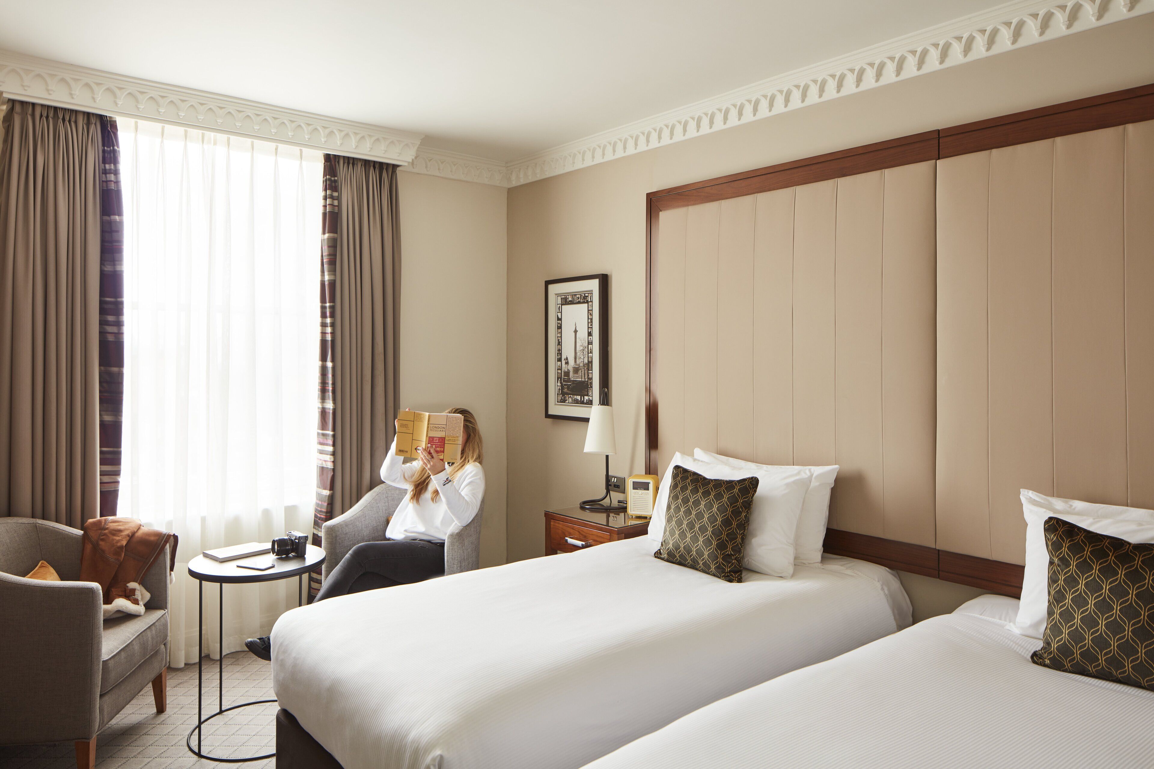 Habitación Deluxe con 2 camas individuales | Edredones de plumas, colchones viscoelásticos, caja fuerte y escritorio