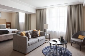 Studiosuite | Dundyner, memory foam-senger, safe på rommet og skrivebord